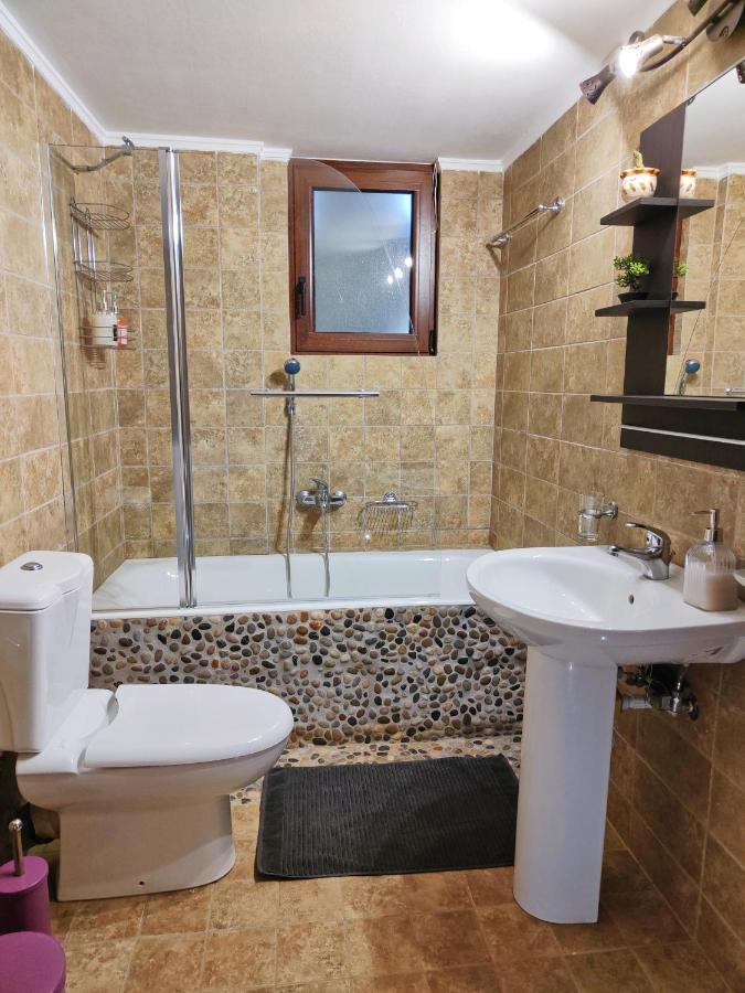 Athevillas Chrysoula Mézapos Exteriör bild